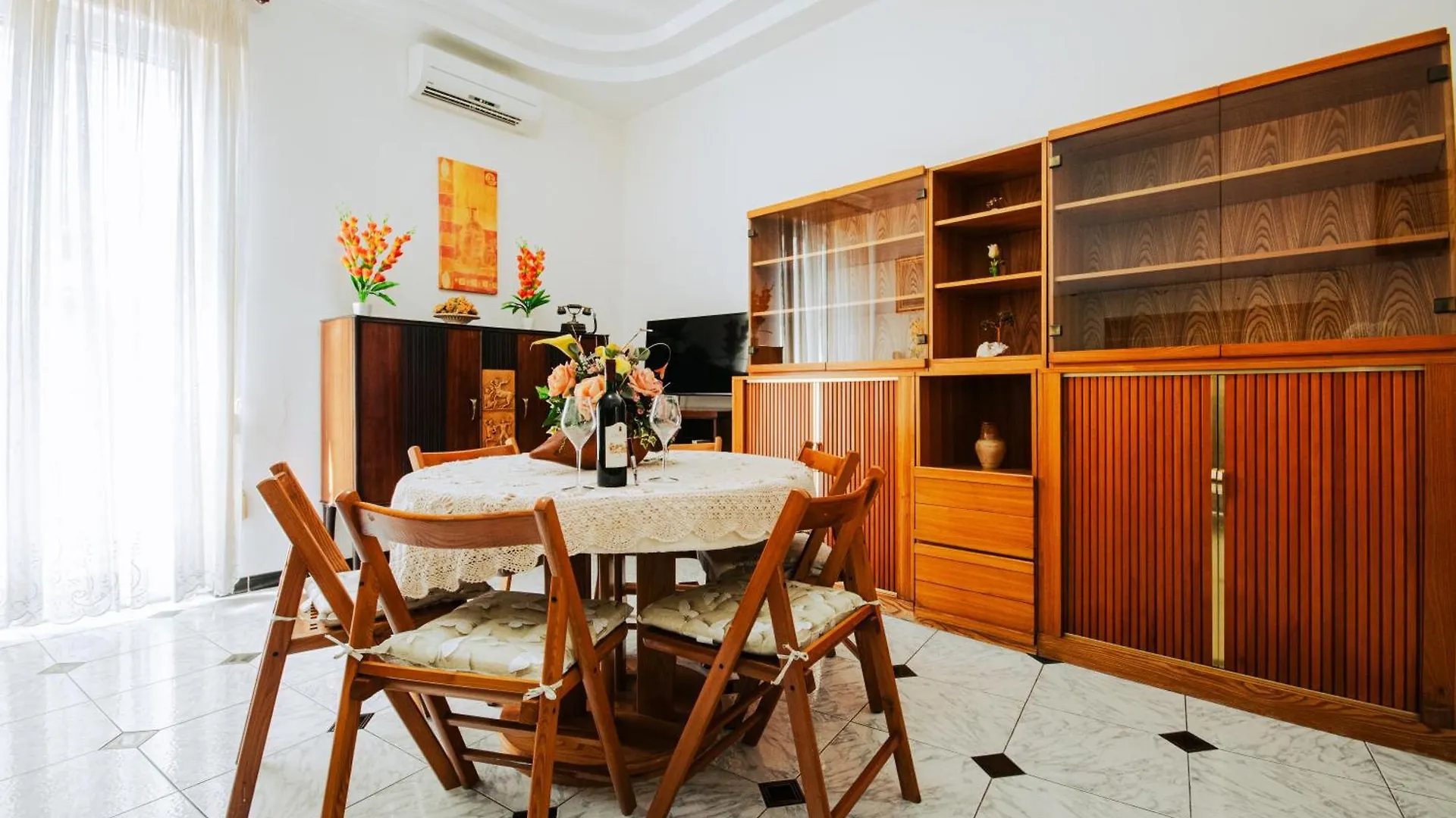 Regina'S Apartment Napoli 0*,  Italia
