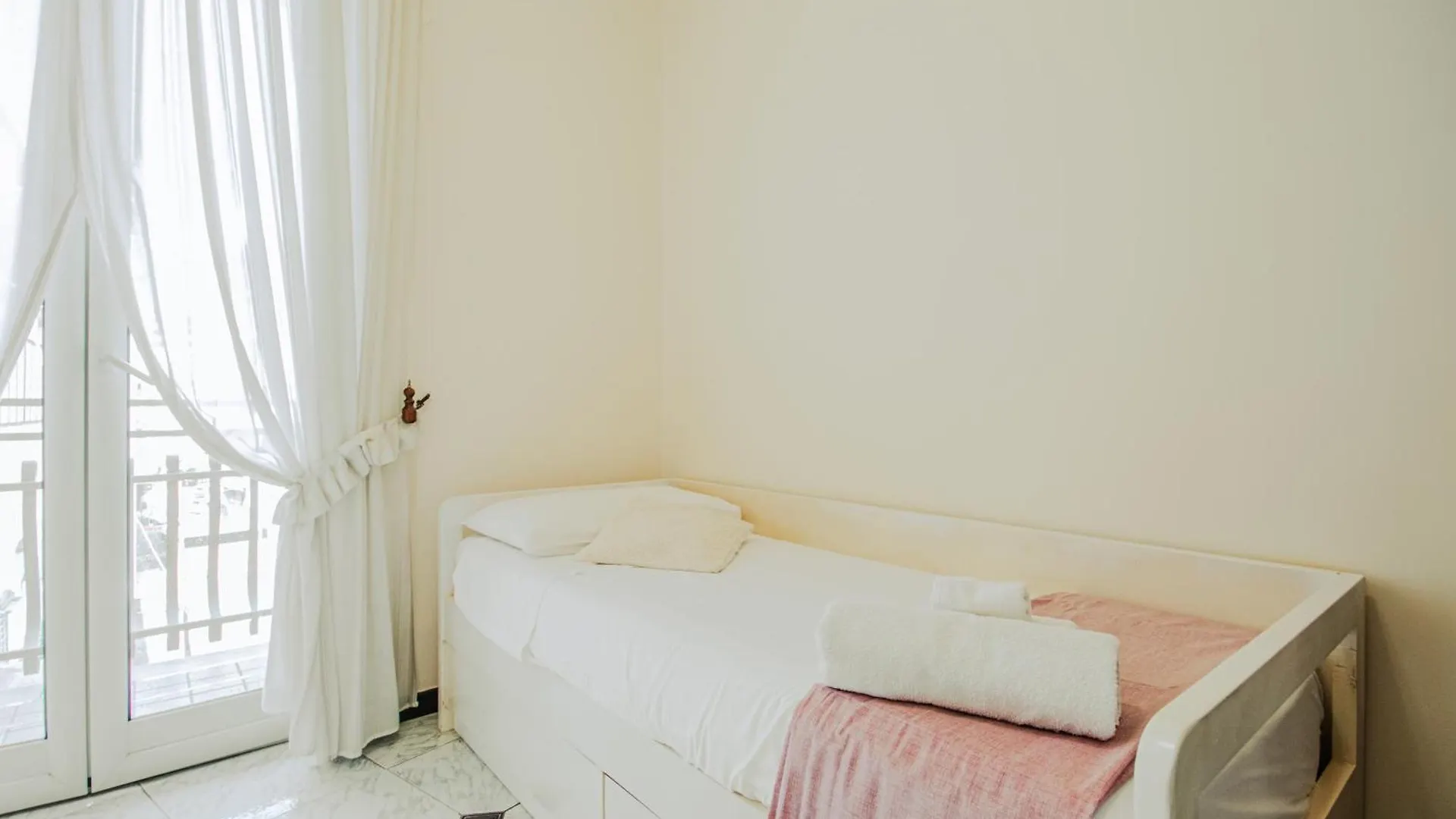 Regina'S Apartment Napoli 0*,